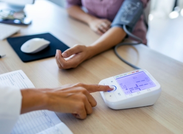 A importância de medir a pressão arterial em casa